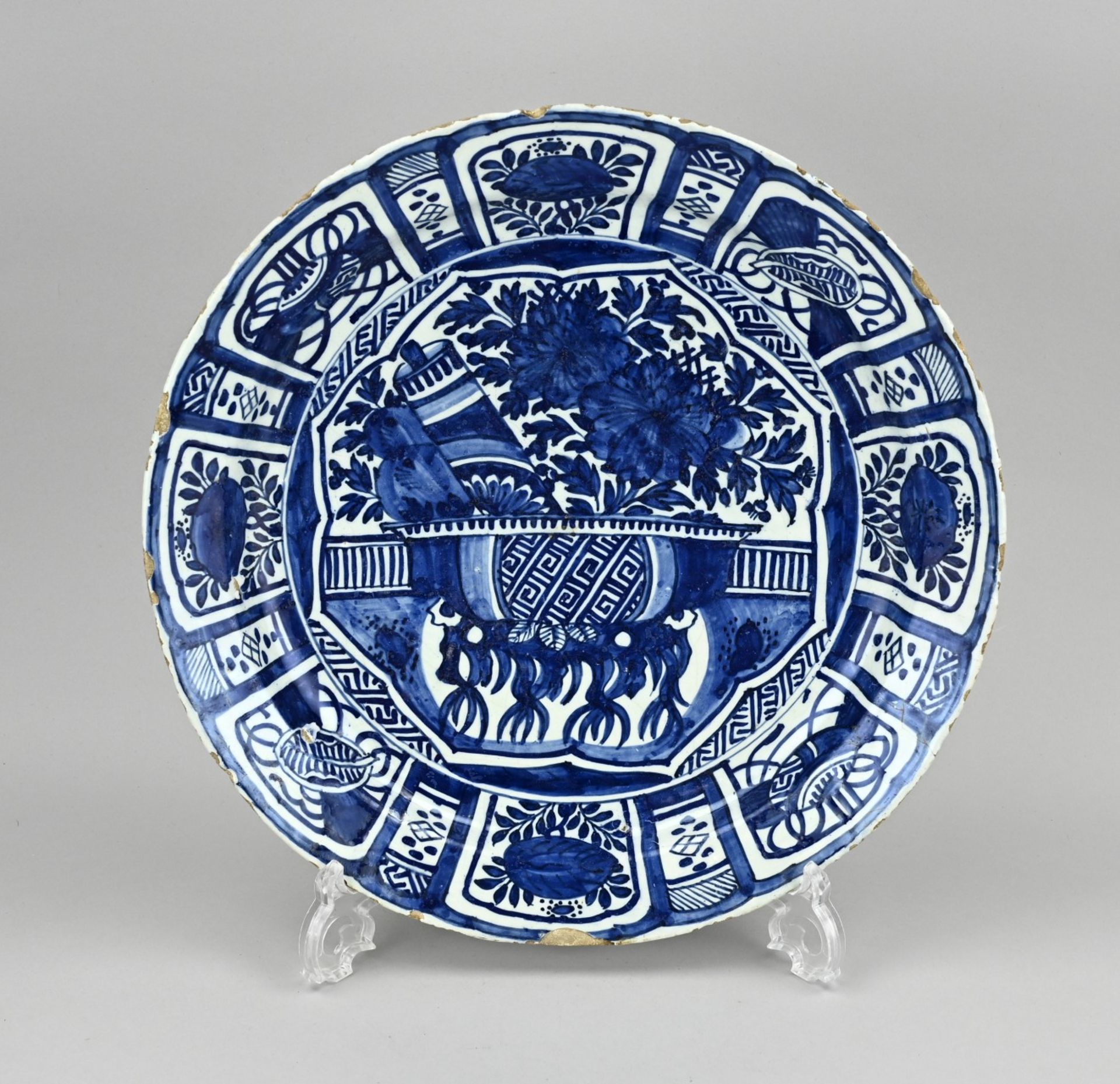 Delft dish Ã˜ 34.2 cm.