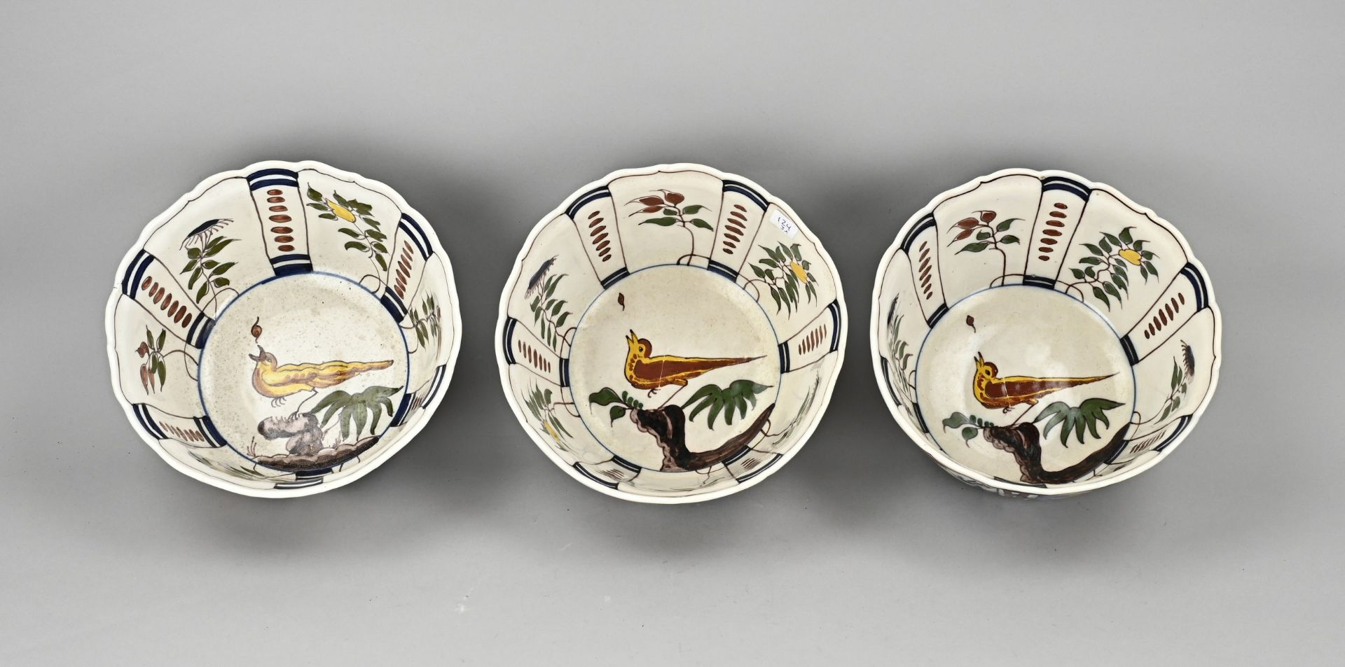 Three Makkumer bowls Ã˜ 20.5 cm. - Bild 2 aus 3