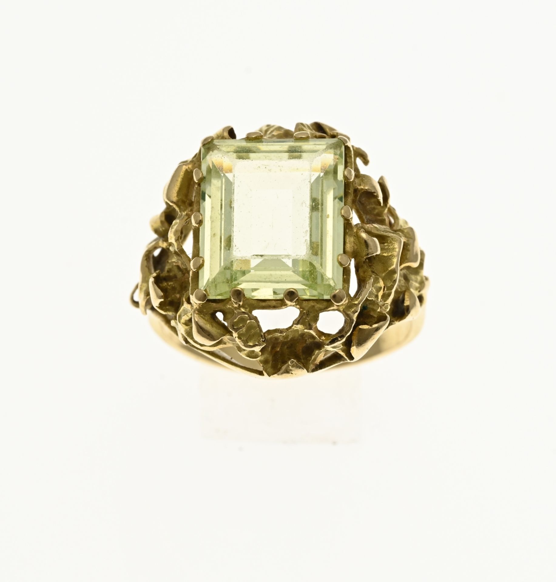 Gold ring (green stone)