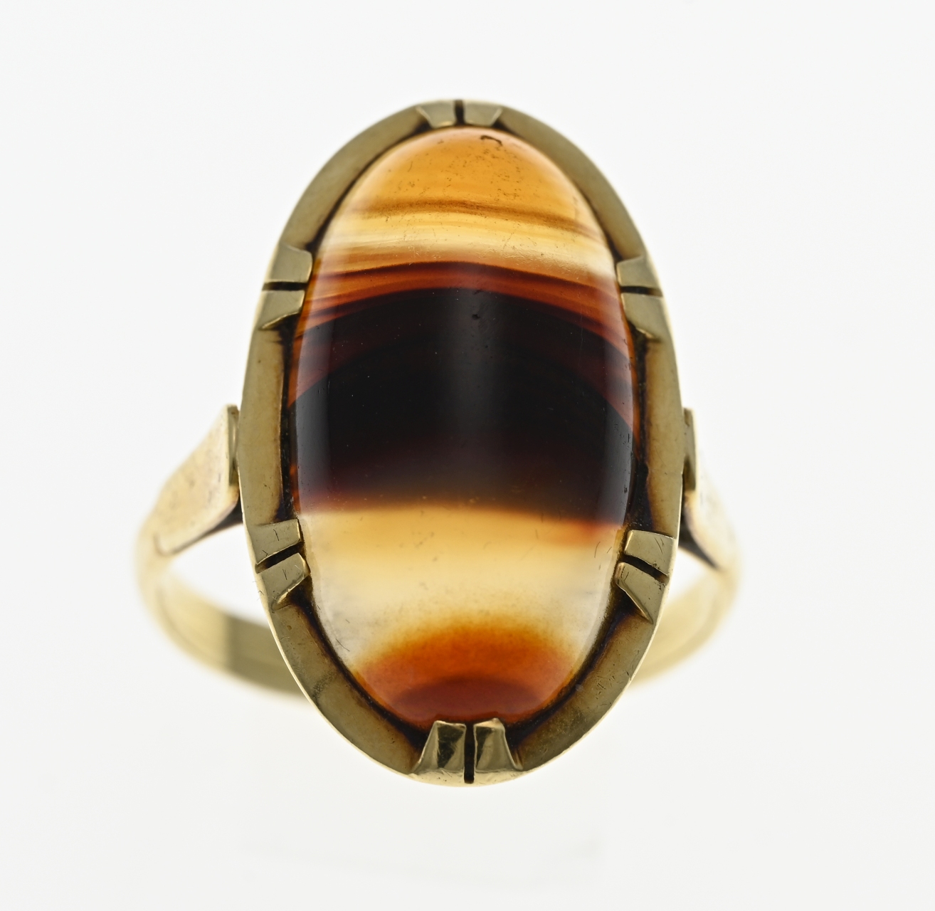 Yellow gold ring with agate