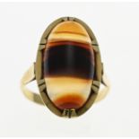 Yellow gold ring with agate