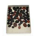 Lot with 50 carnelian/onyx stones