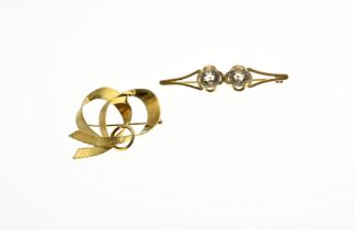 2 Gold brooches