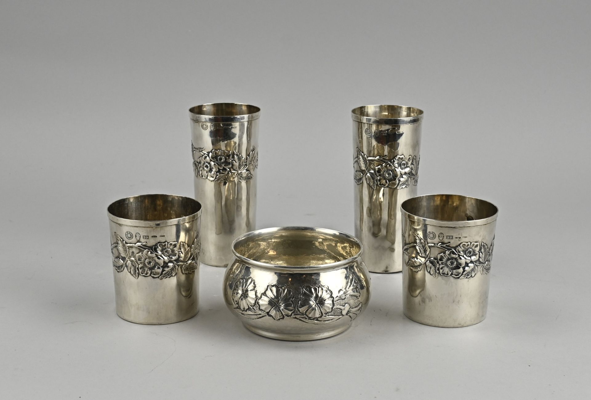 Lot of silver cups, 5x
