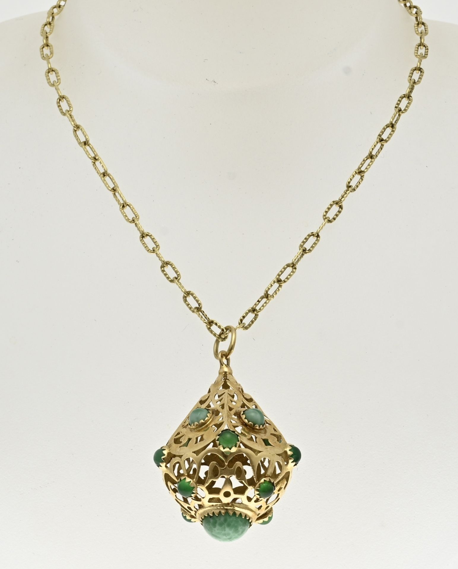 Gold necklace and pendant