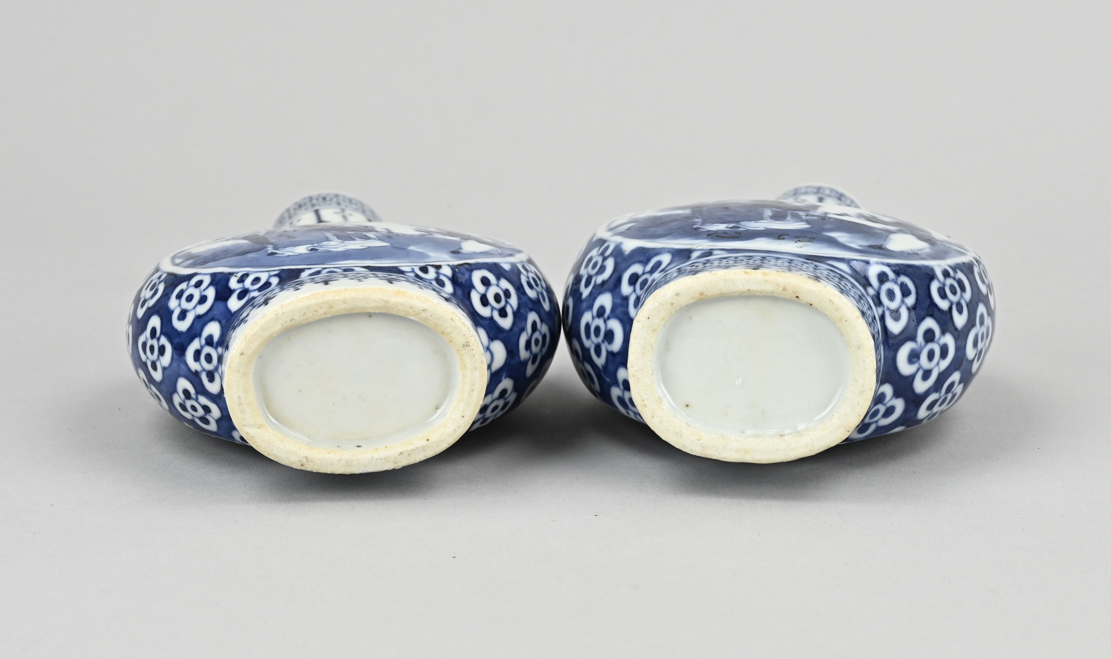 2x Chinese moon vase, H 17.2 cm. - Image 2 of 2