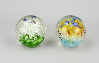 2x Paperweight Ã˜ 11 cm.