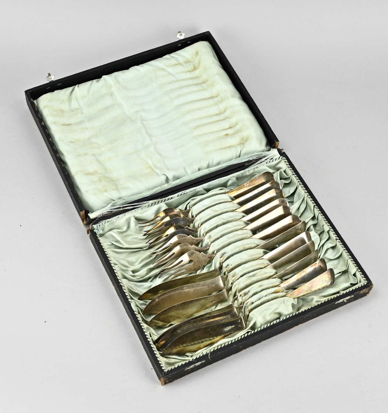 Cassette with silver fish cutlery, 6 persons