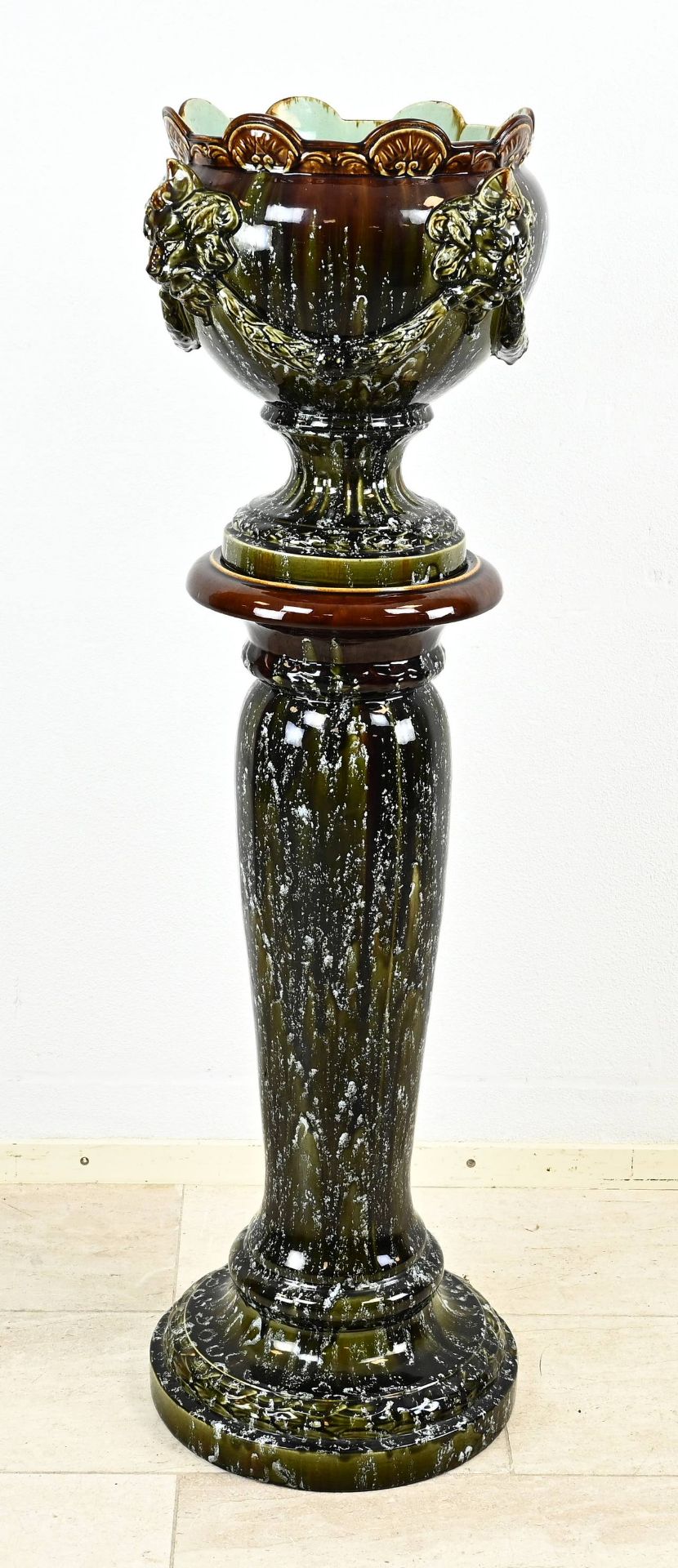 Majolica column + cache flowerpot, H 130 cm.