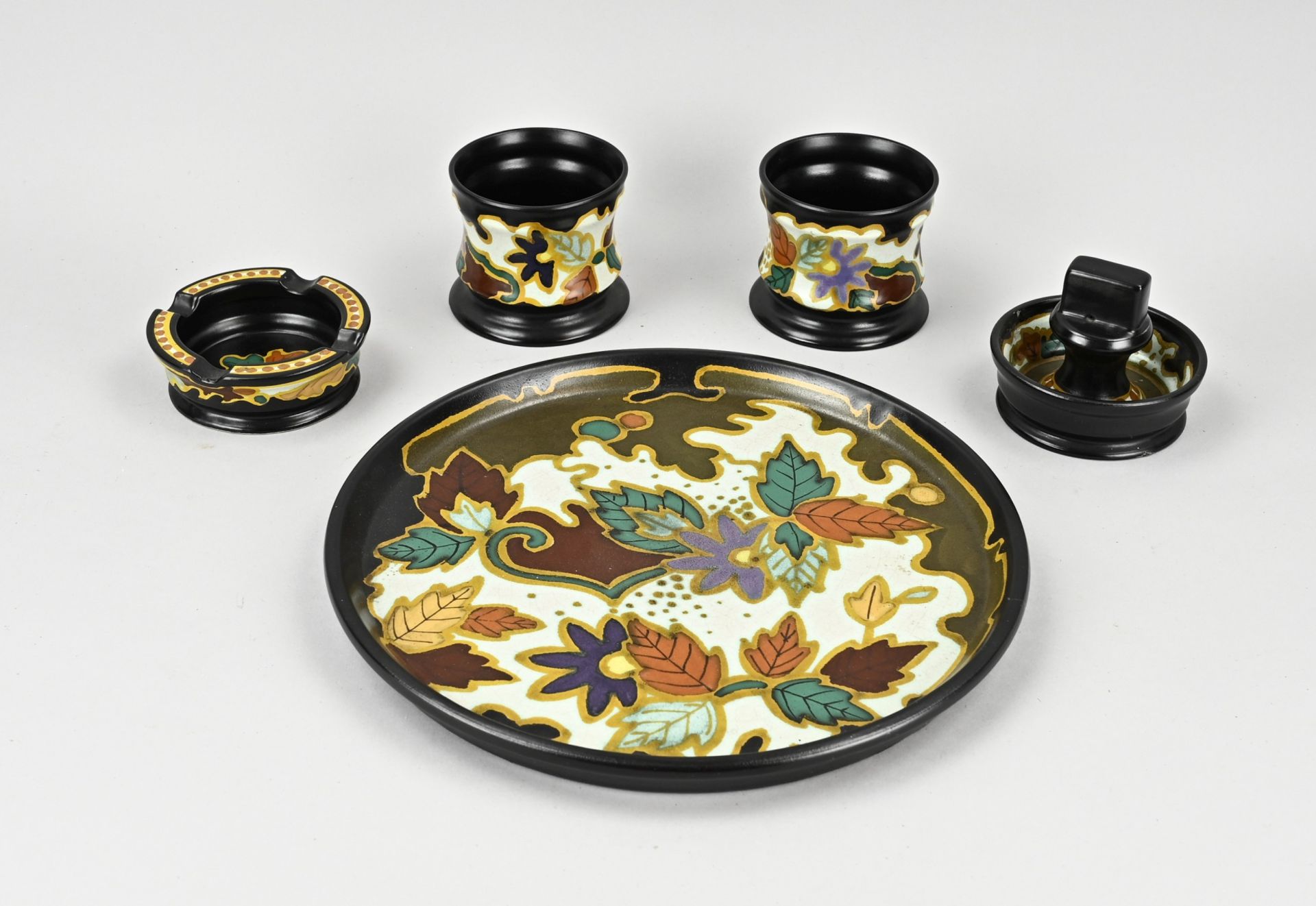 5-piece smoking set from Arnhem pottery, 1910