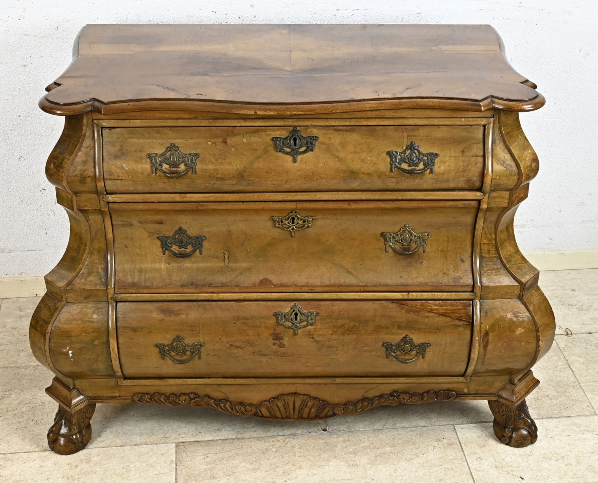 Chest of drawers