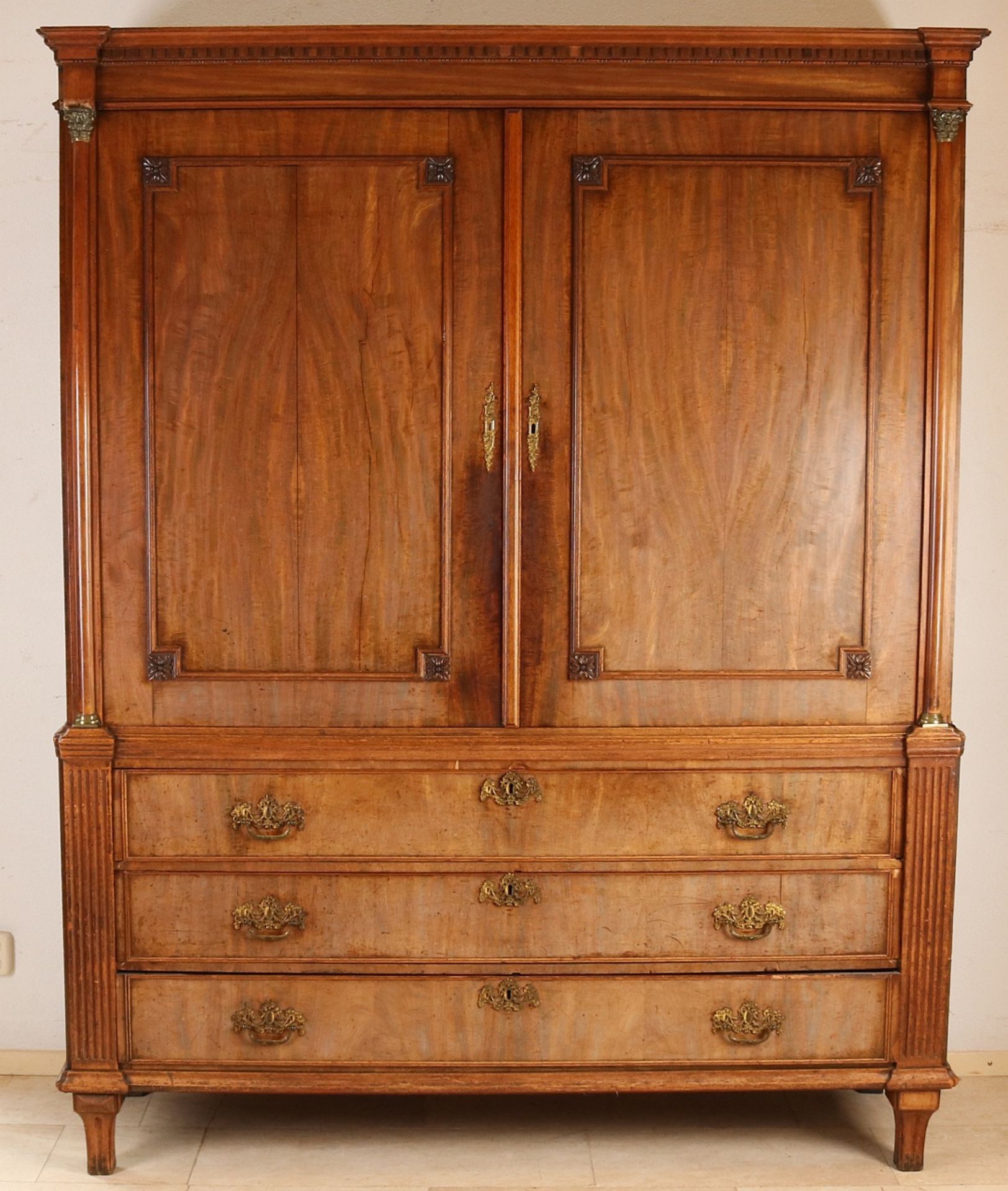 18th century Louis Seize cabinet