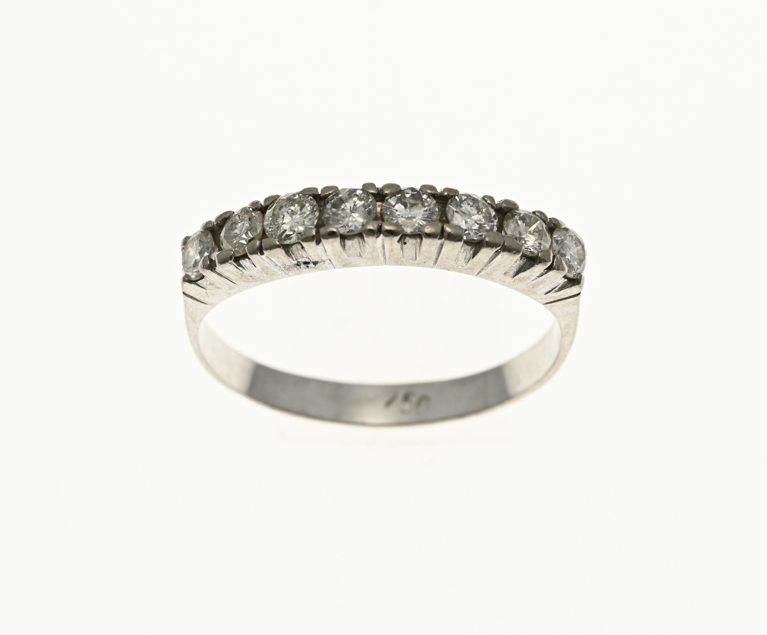 White gold row ring with diamond