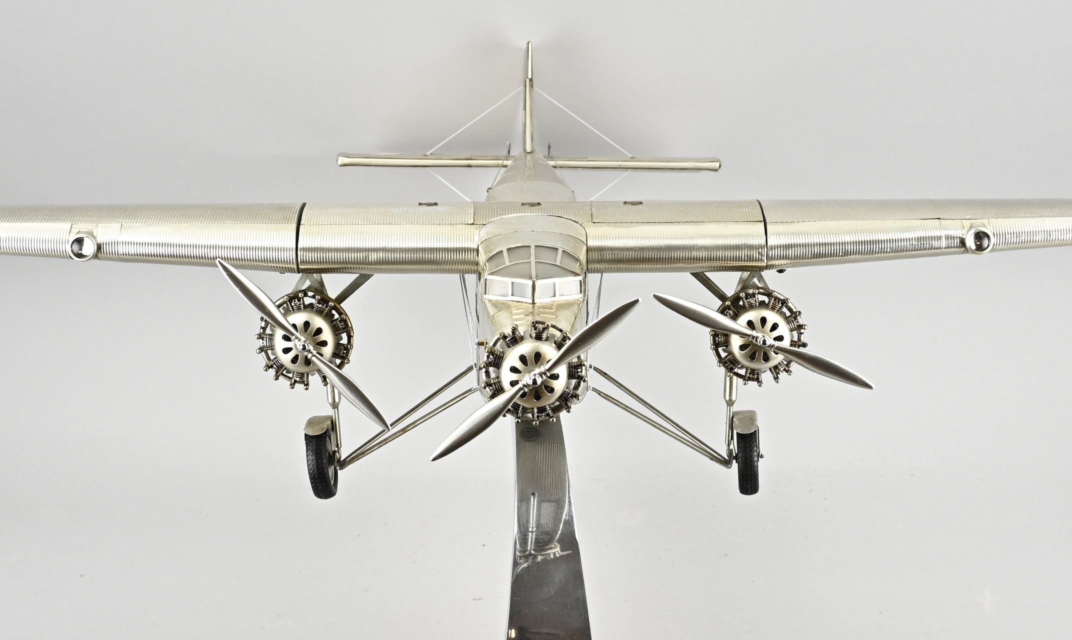 Airplane on stand - Image 3 of 3