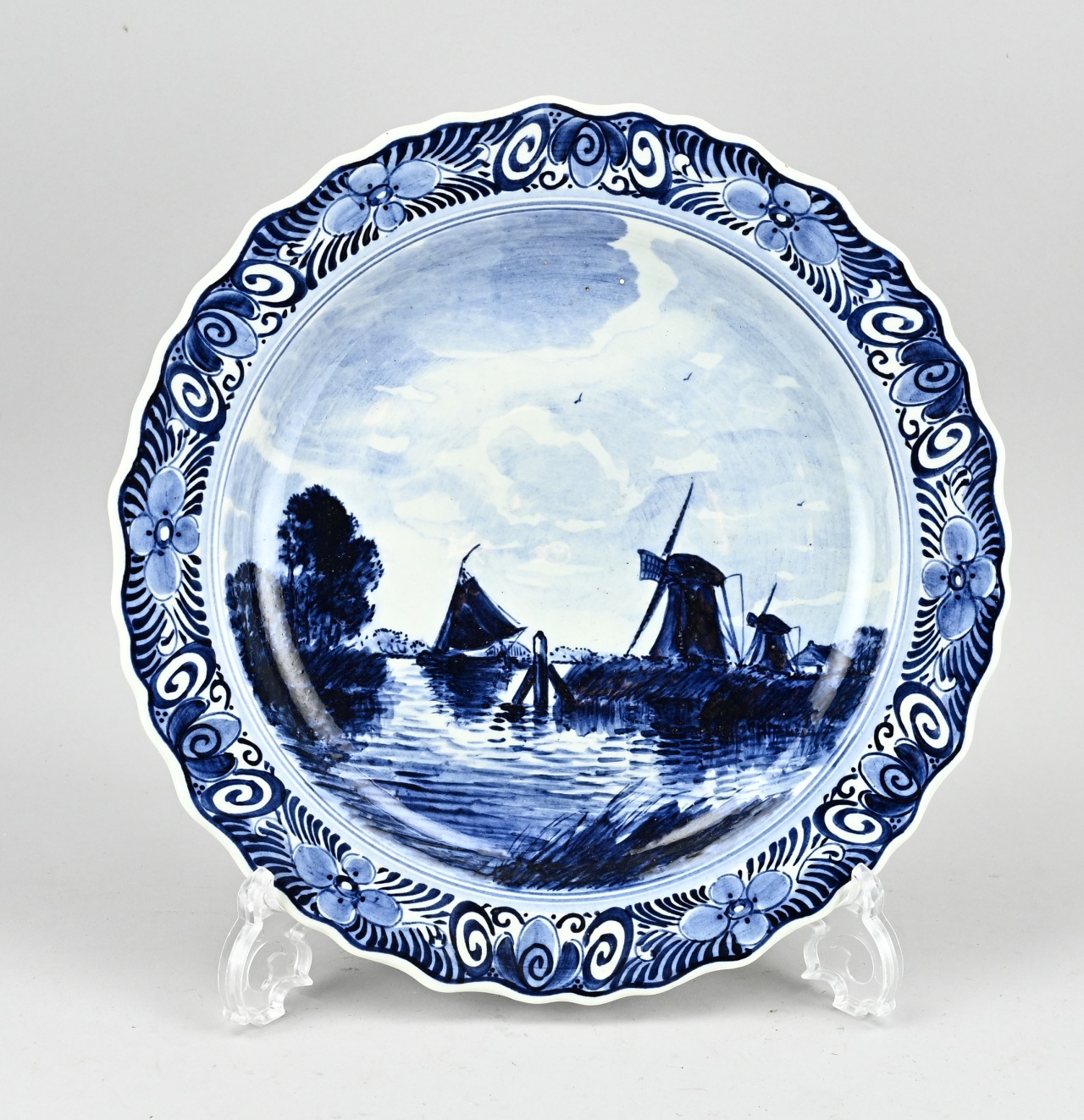 Delft blue plate Ã˜ 29.5 cm.