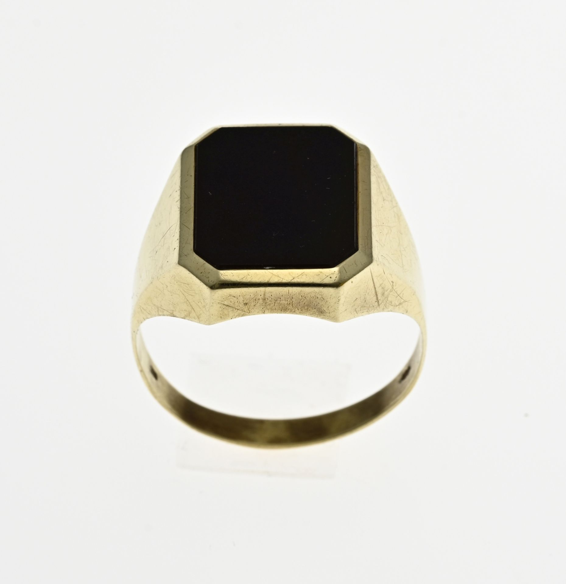 Gold men's ring carnelian