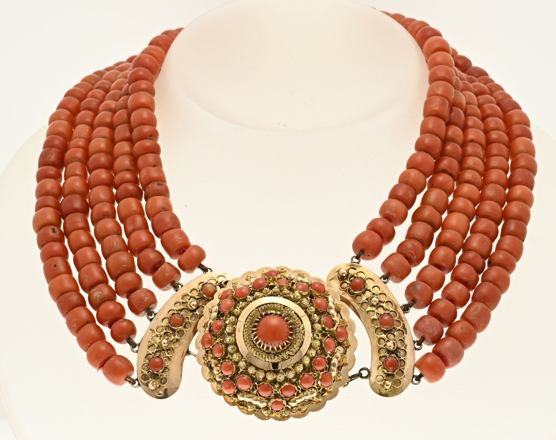 Necklace red corals with gold regional clasp