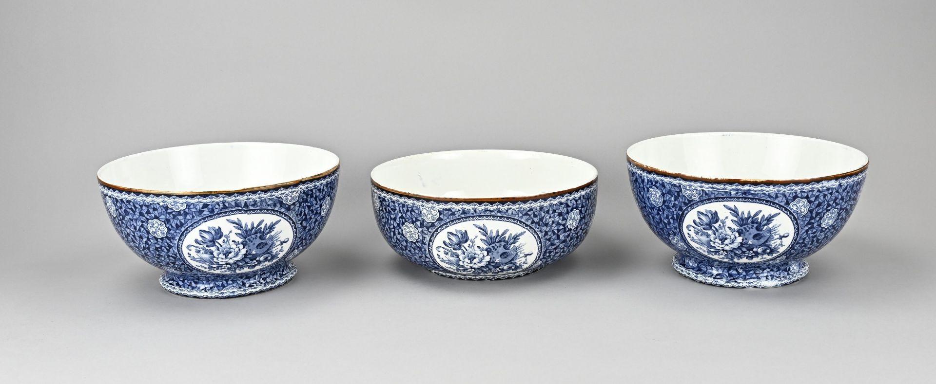 3x Cabinet bowl Petrus Regout, 1900