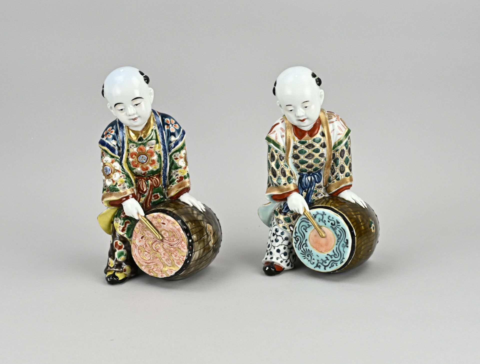 Two Japanese Satsuma drummers, 1880