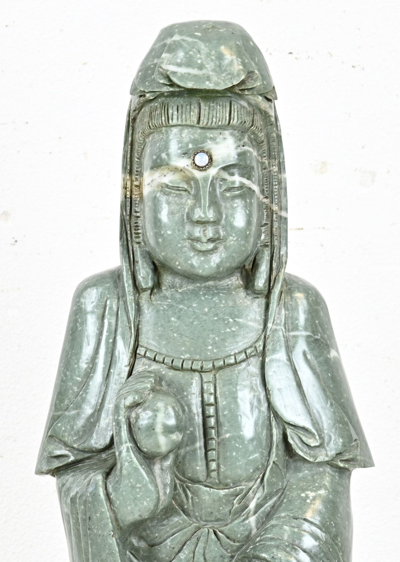 Buddha made of jade, H 97 cm. - Bild 2 aus 3
