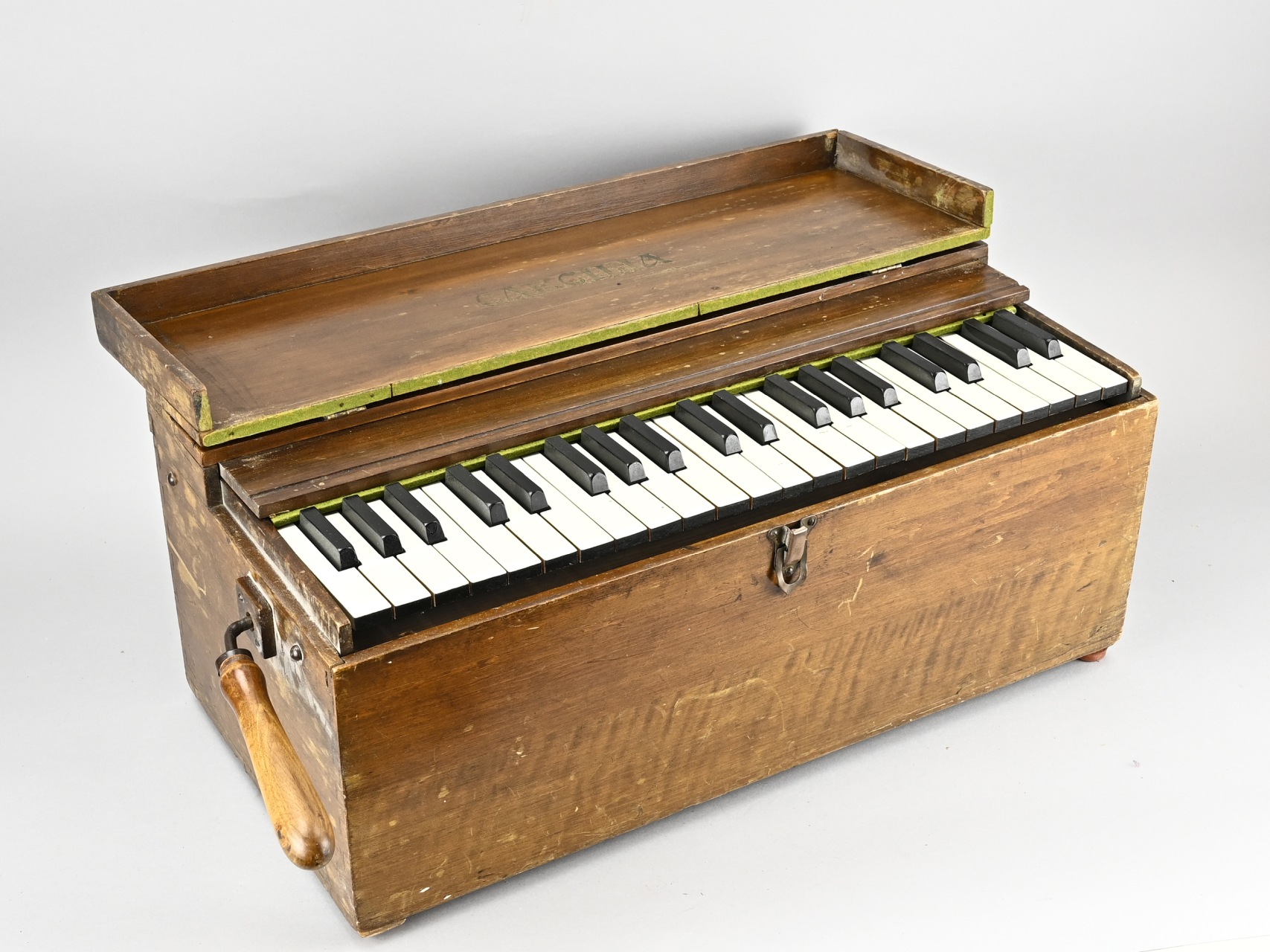 Antique barrel organ, 1900