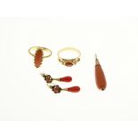 Lot of jewelry gold with red coral