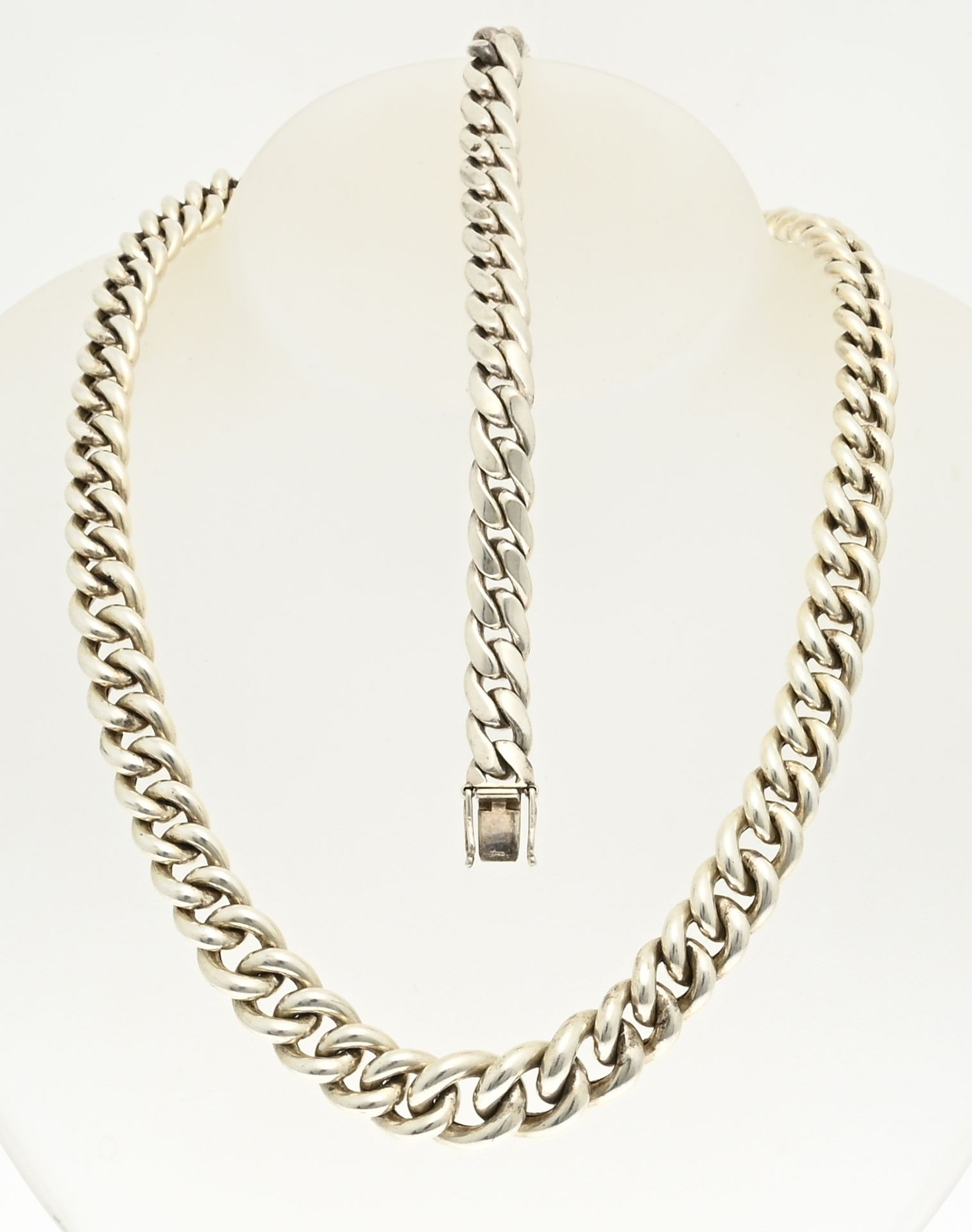 Silver necklace and bracelet