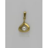 Gold pendant with pearl