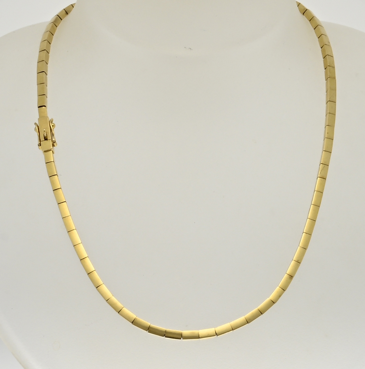 Gold link necklace