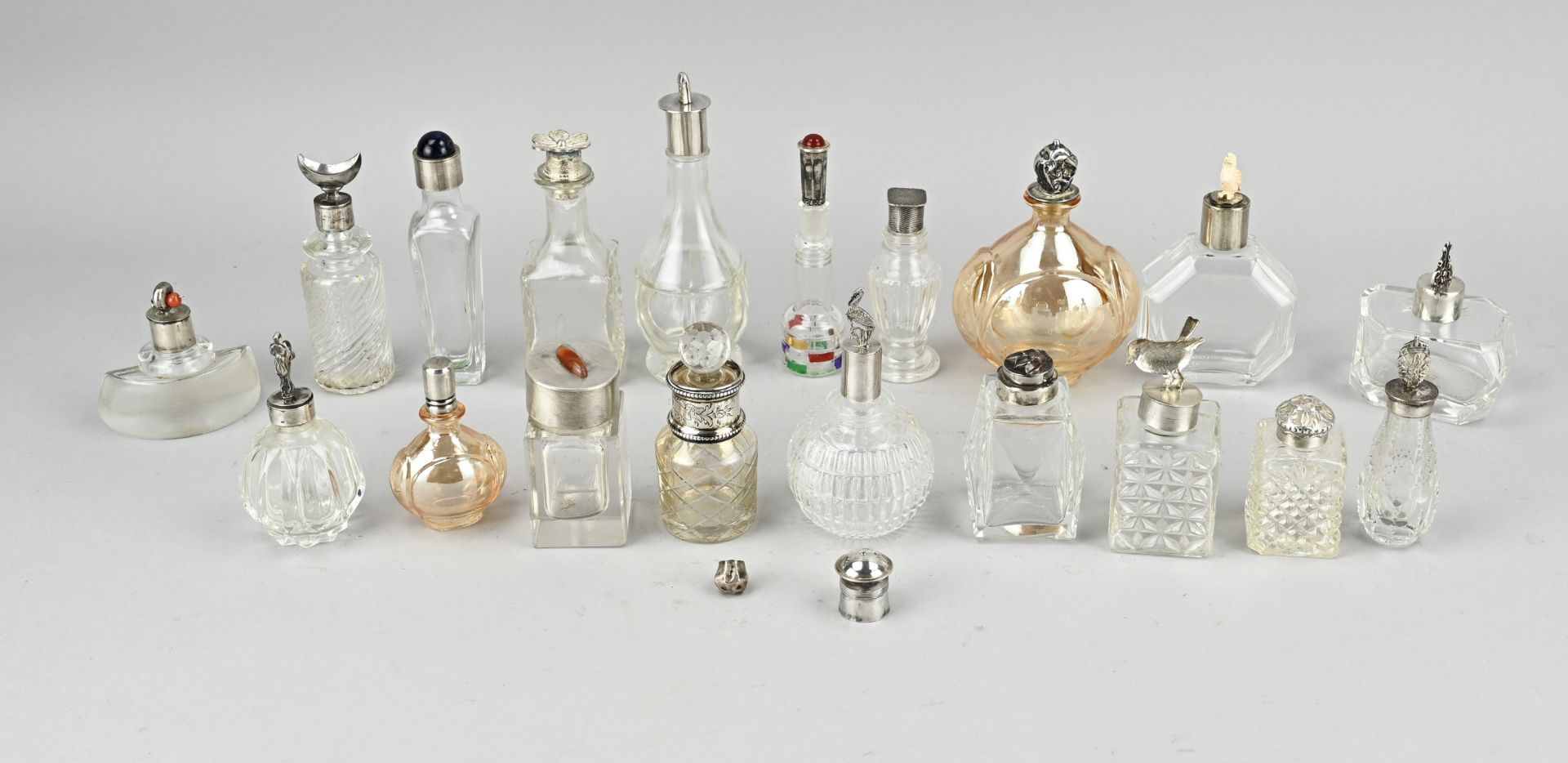 Lot of perfume bottles with silver (20x)