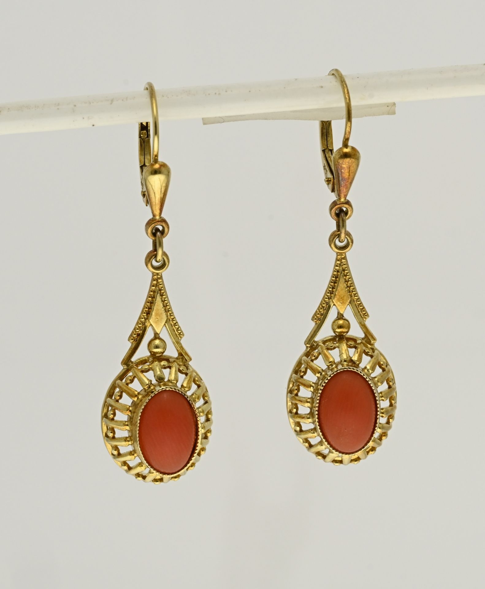 Gold earrings with coral