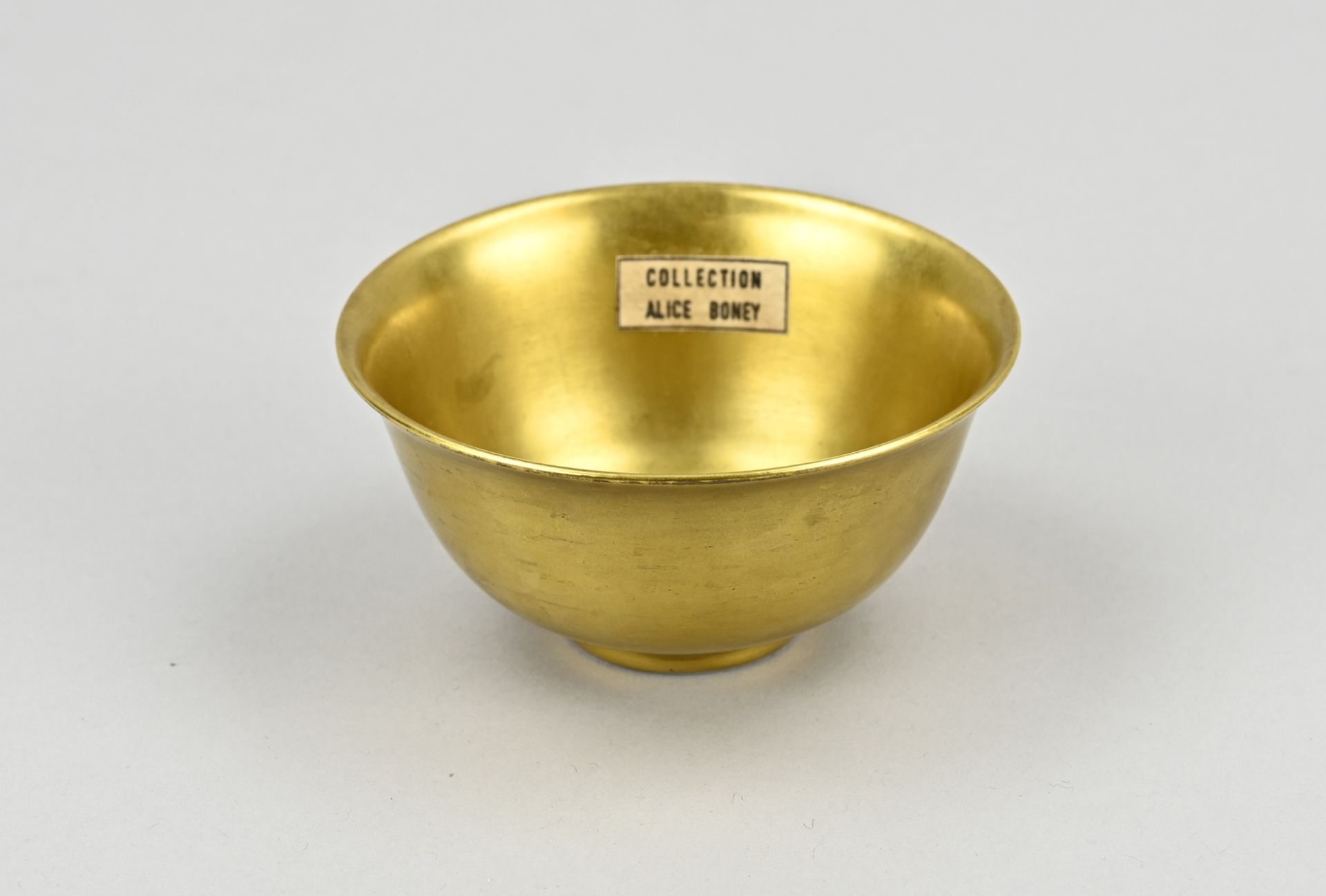 Chinese gold enamel cup Ã˜ 9.2 cm.