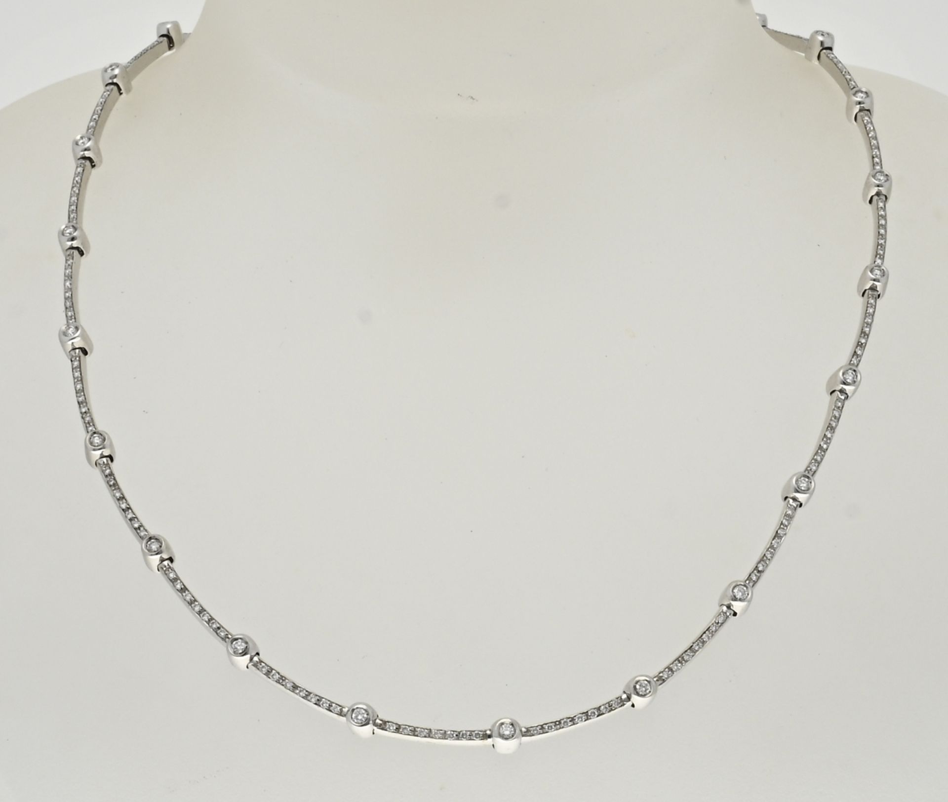 White gold choker with diamond