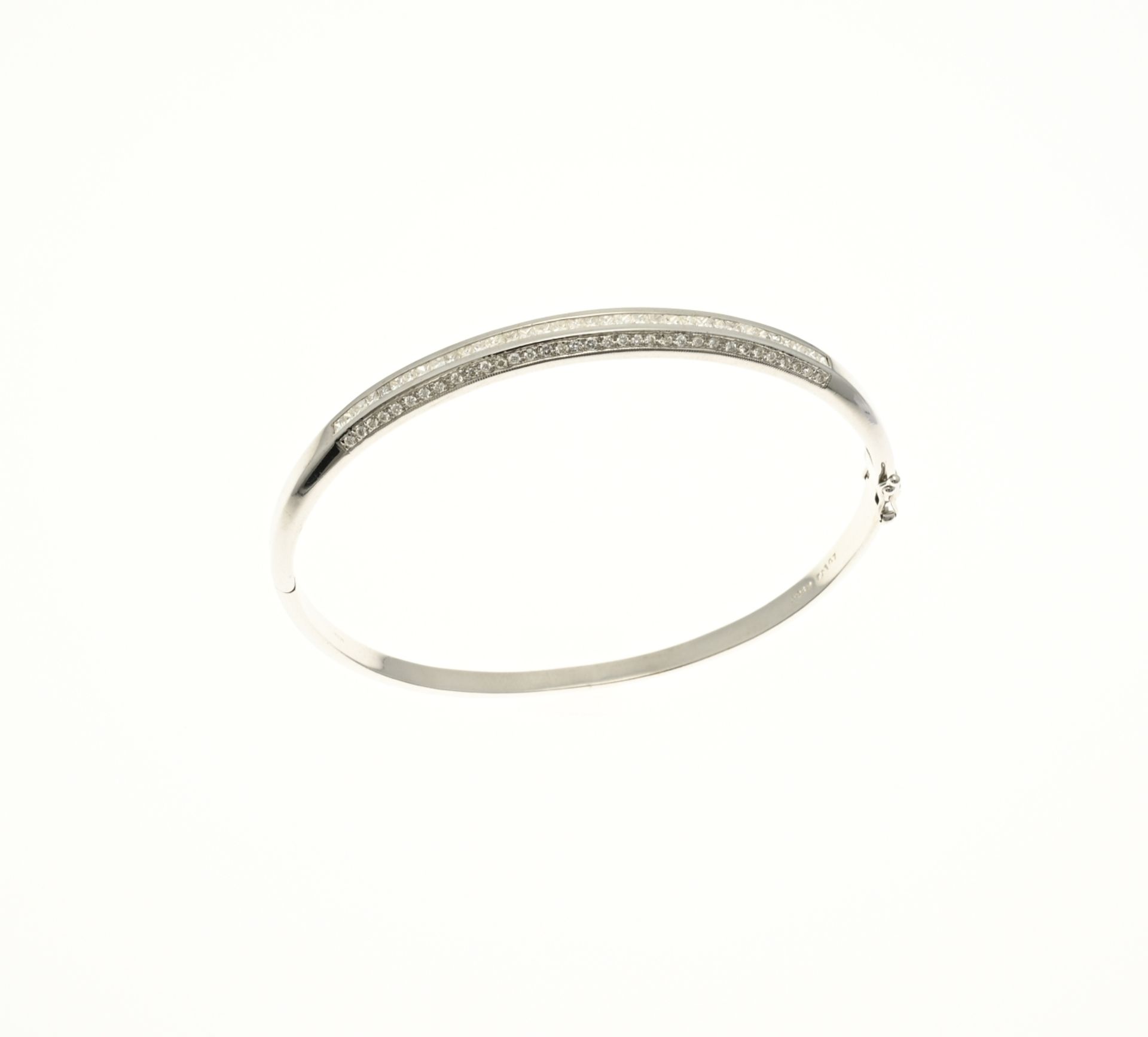 White gold bracelet with diamond