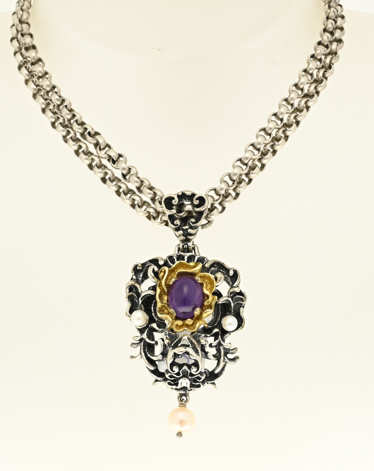 Silver jasseron necklace with amethyst pendant