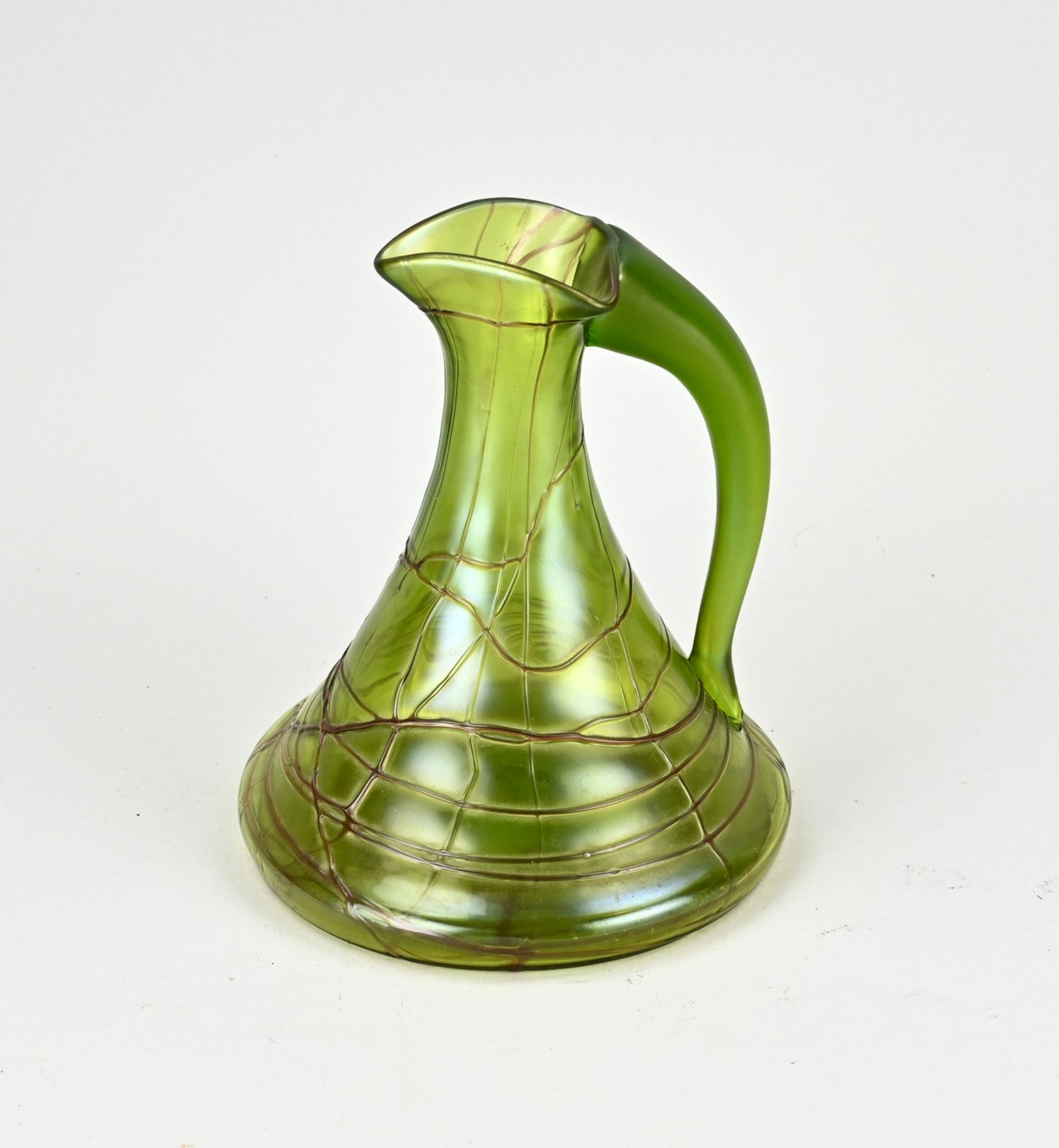 Glass pouring carafe