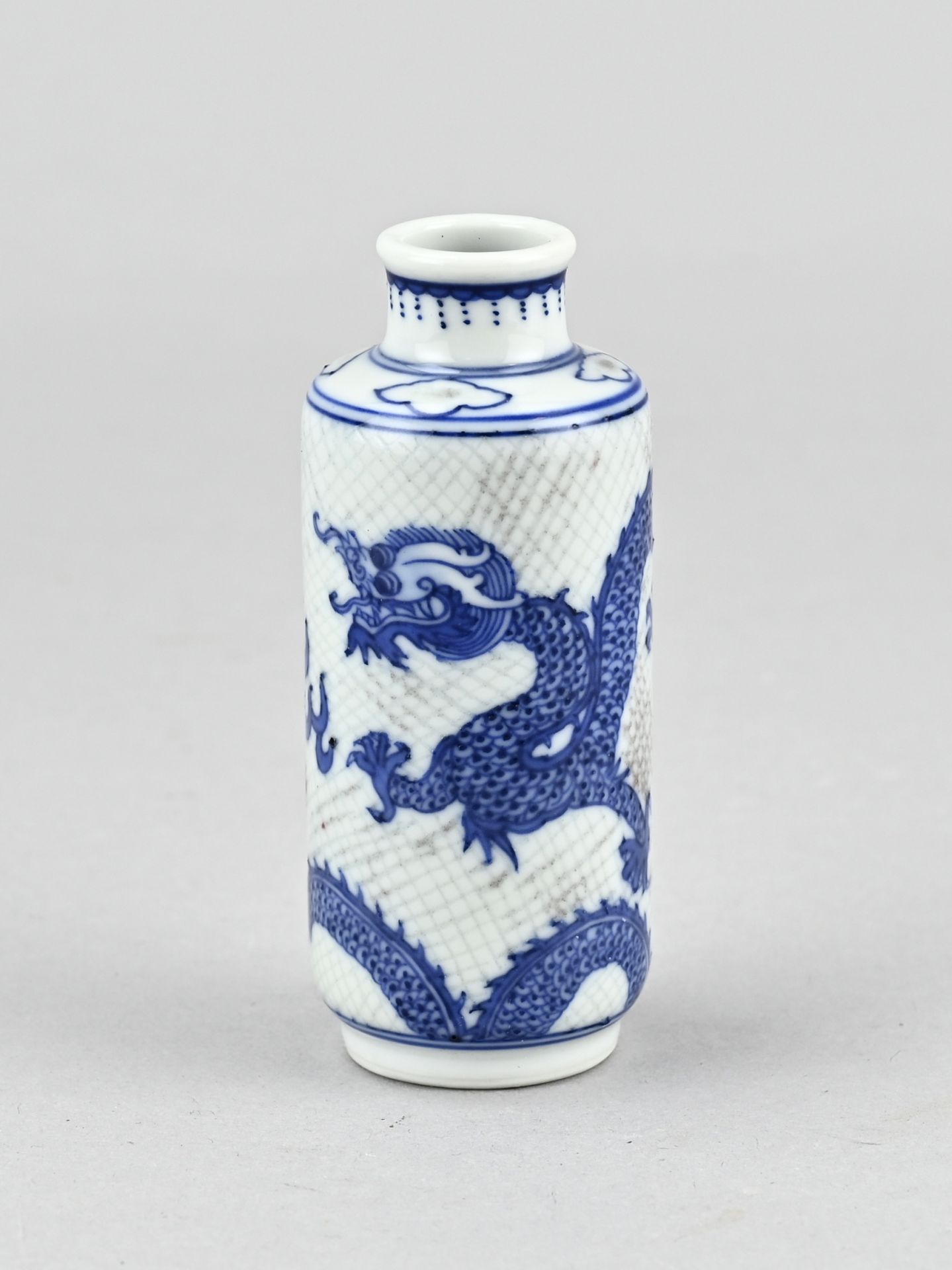 Small Chinese dragon vase