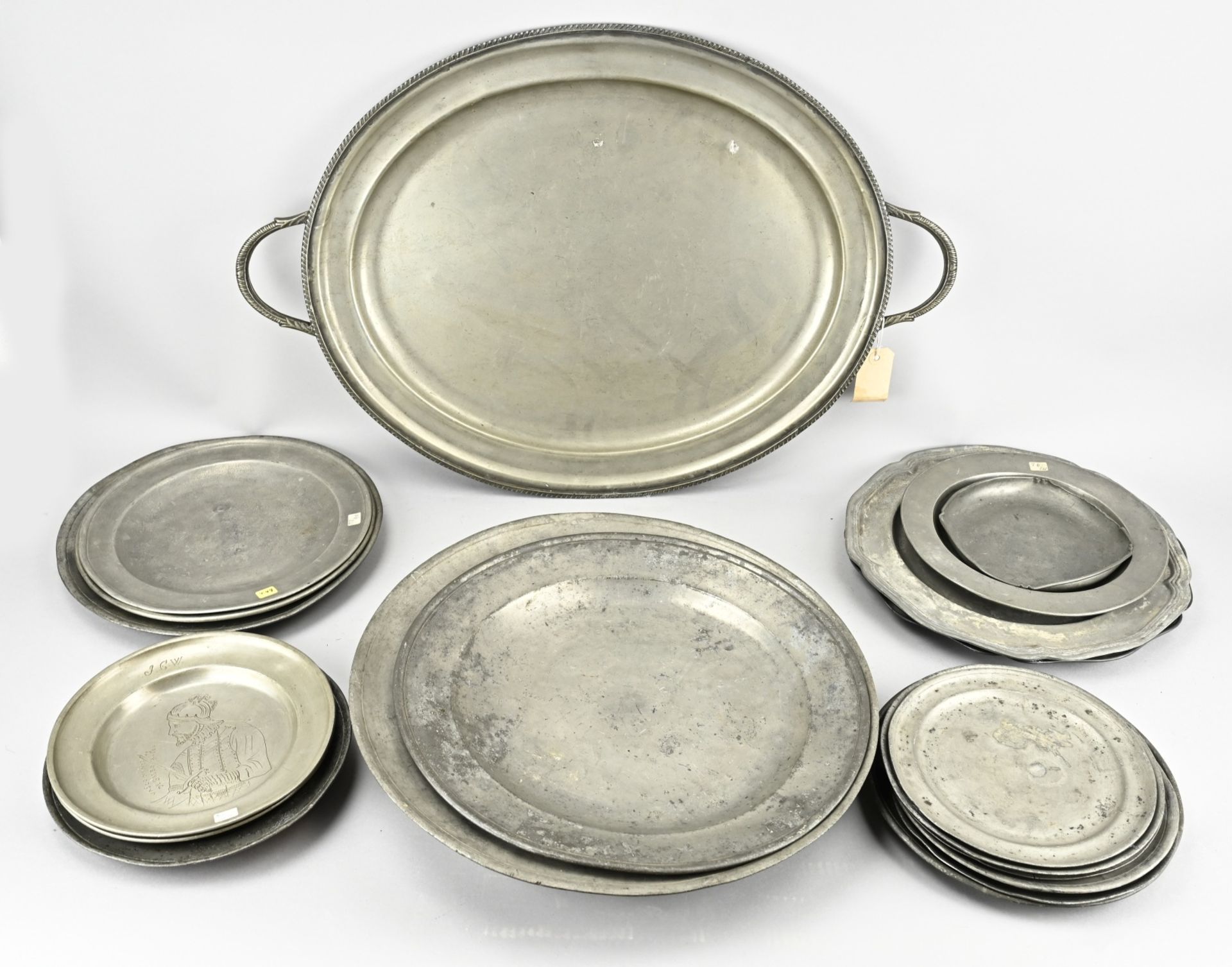 Lot of pewter plates/bowls