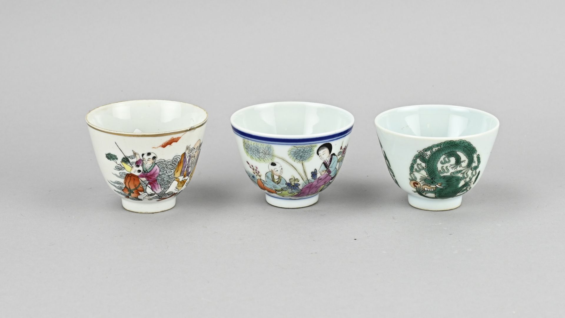 Three Chinese cups Ã˜ 8 cm.