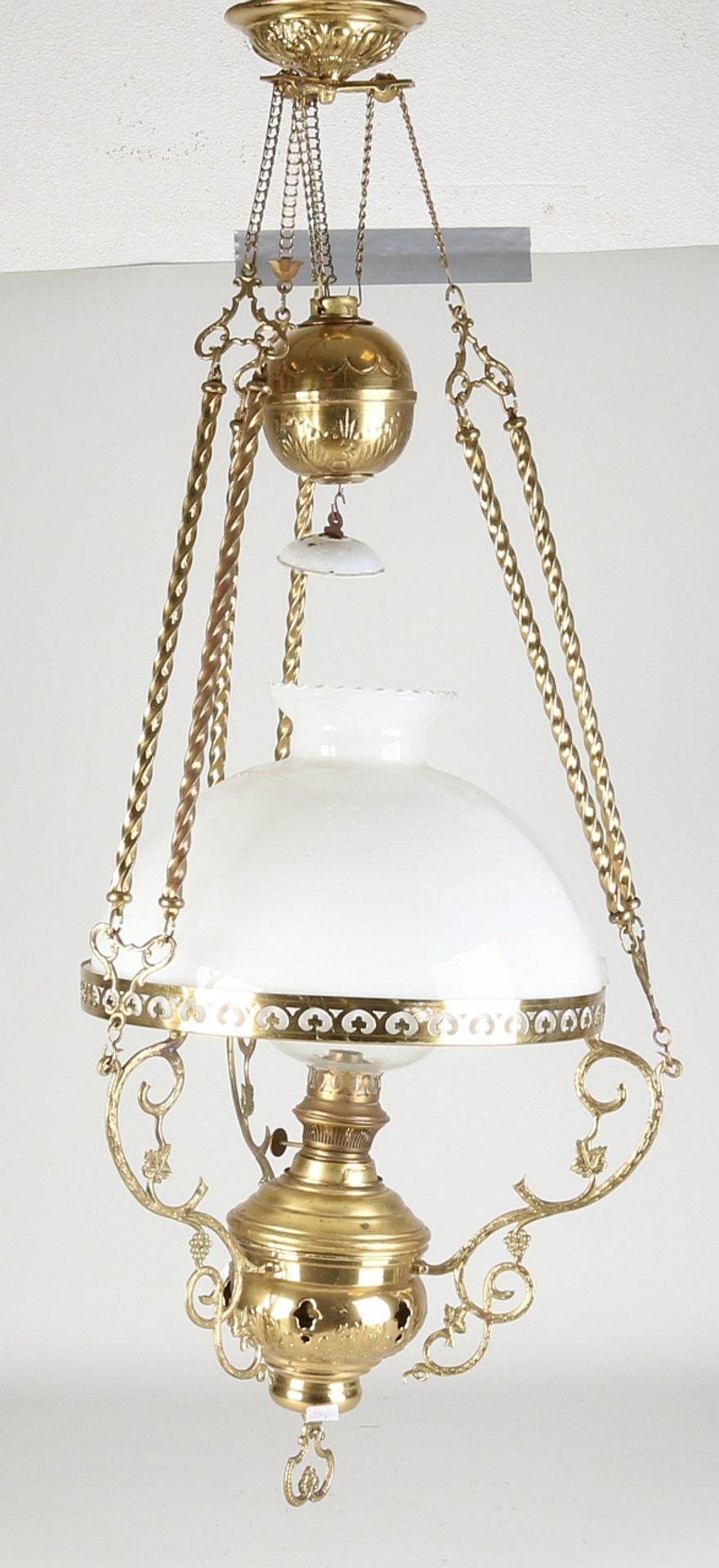 Hanging kerosene lamp