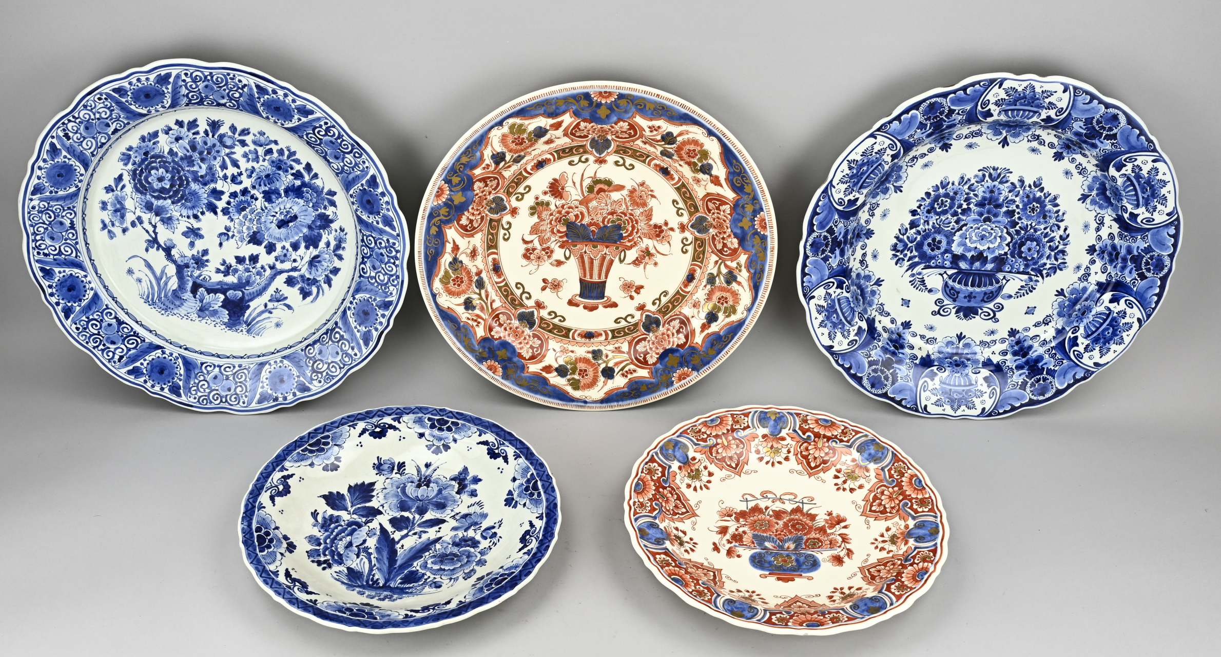 5x Delft plate Ã˜ 28.7 - 37 cm.