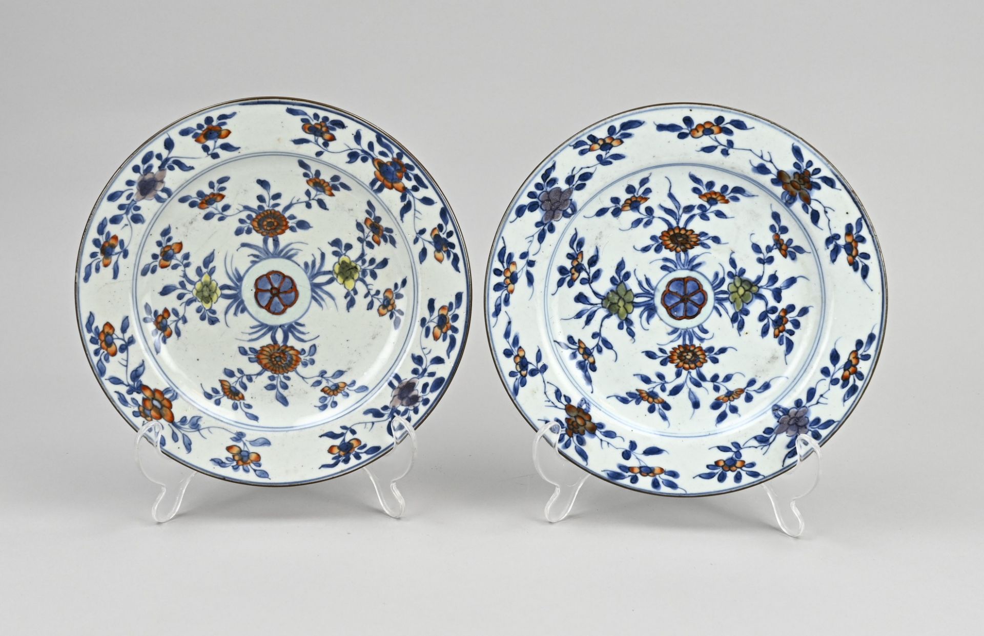 Two antique Chinese plates Ã˜ 21.7 cm.