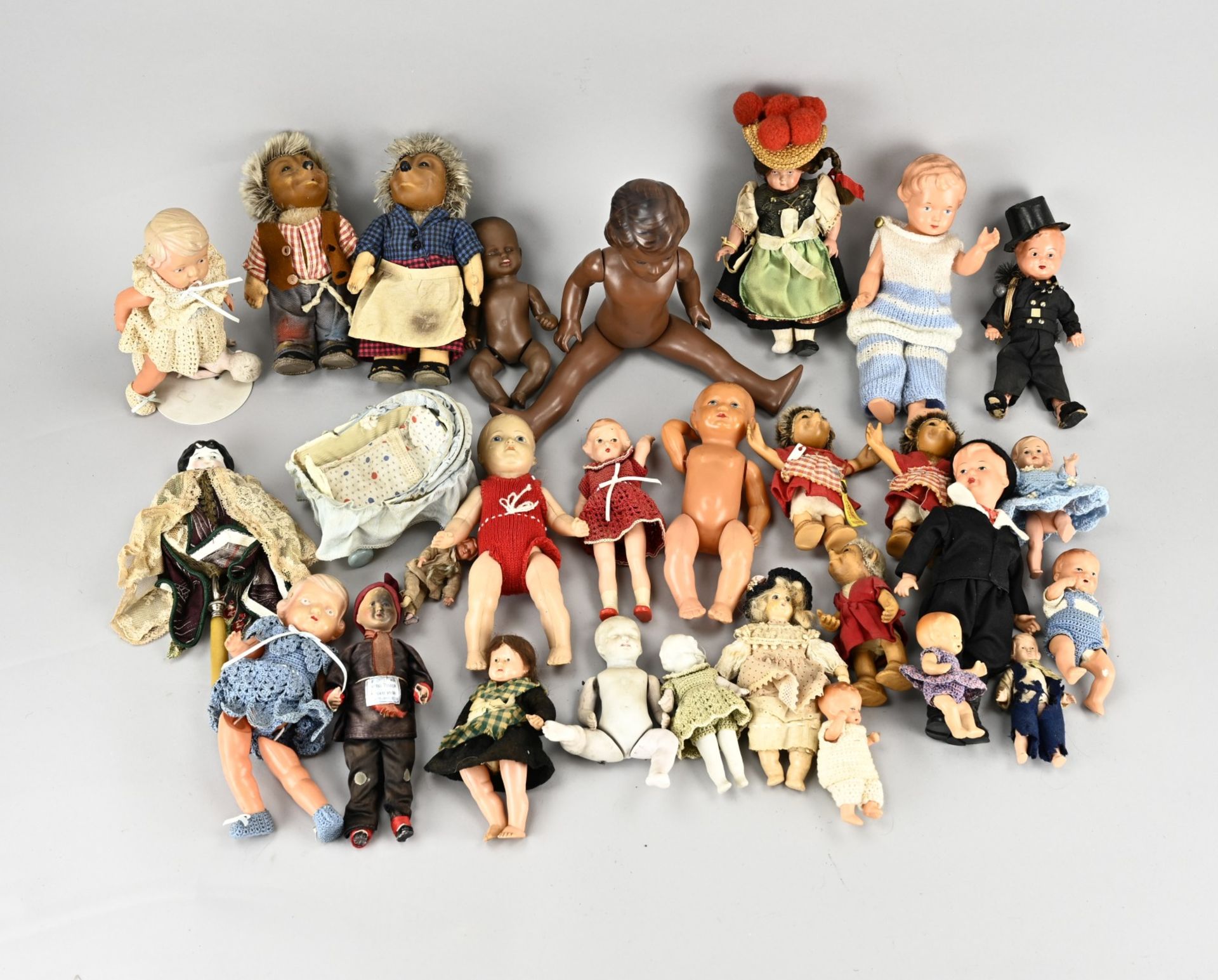 Lot of antique dolls