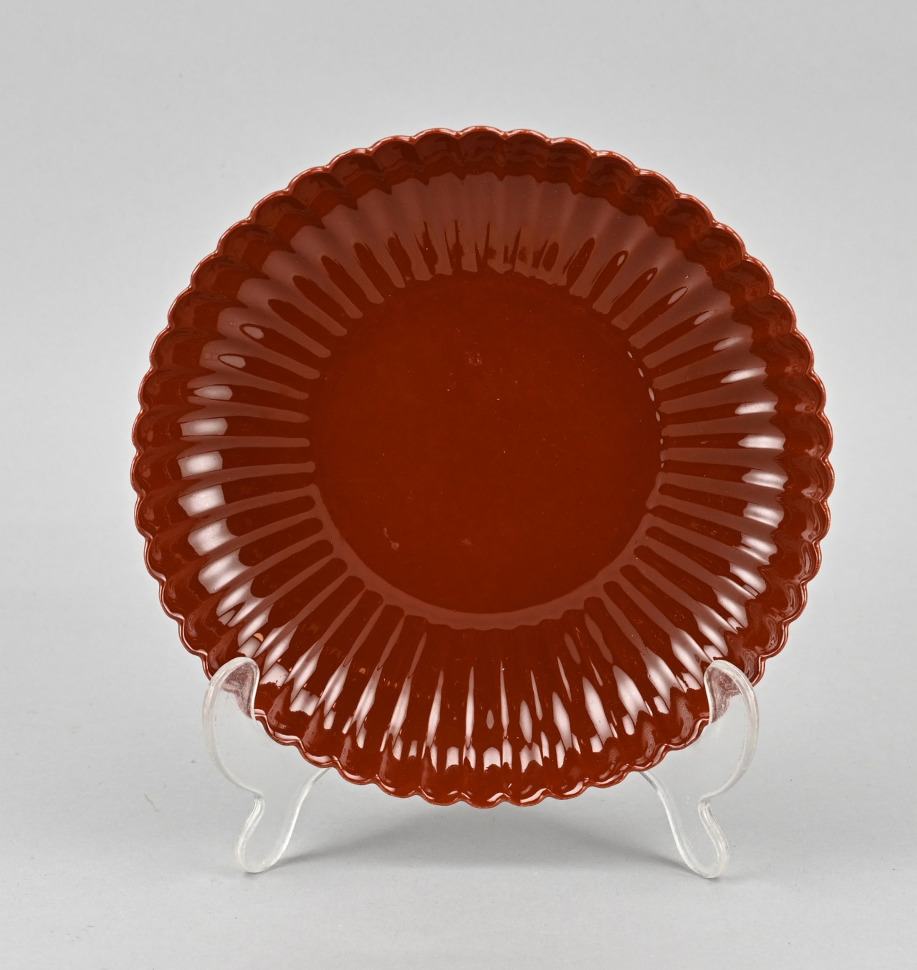 Chinese red dish with ribs Ã˜ 17.6 cm.