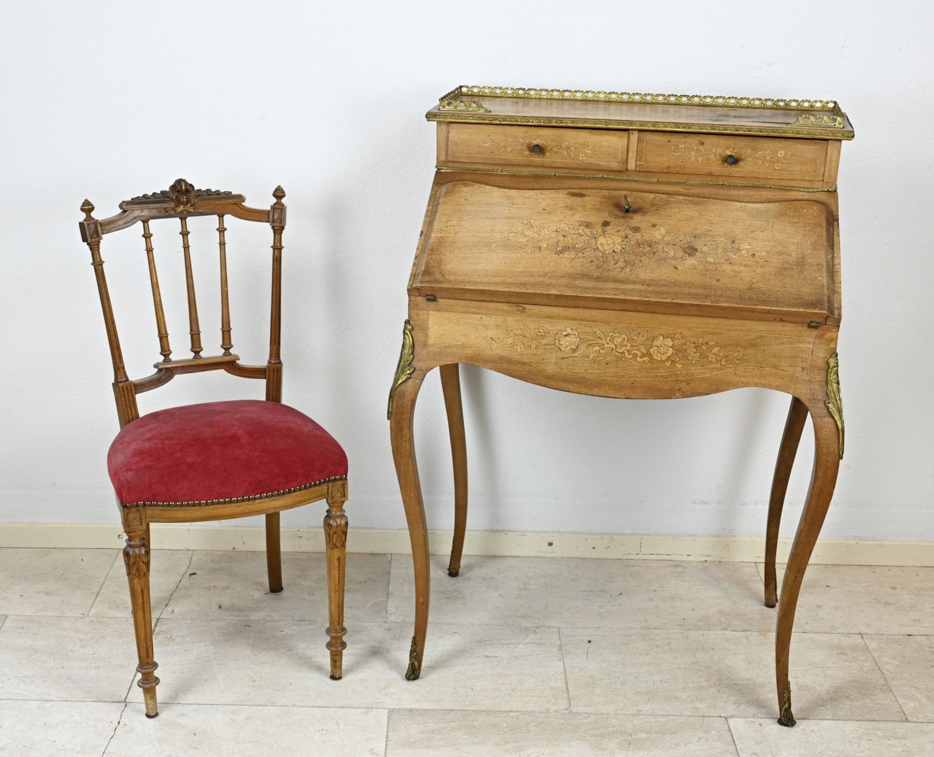 Ladies' desk + chair