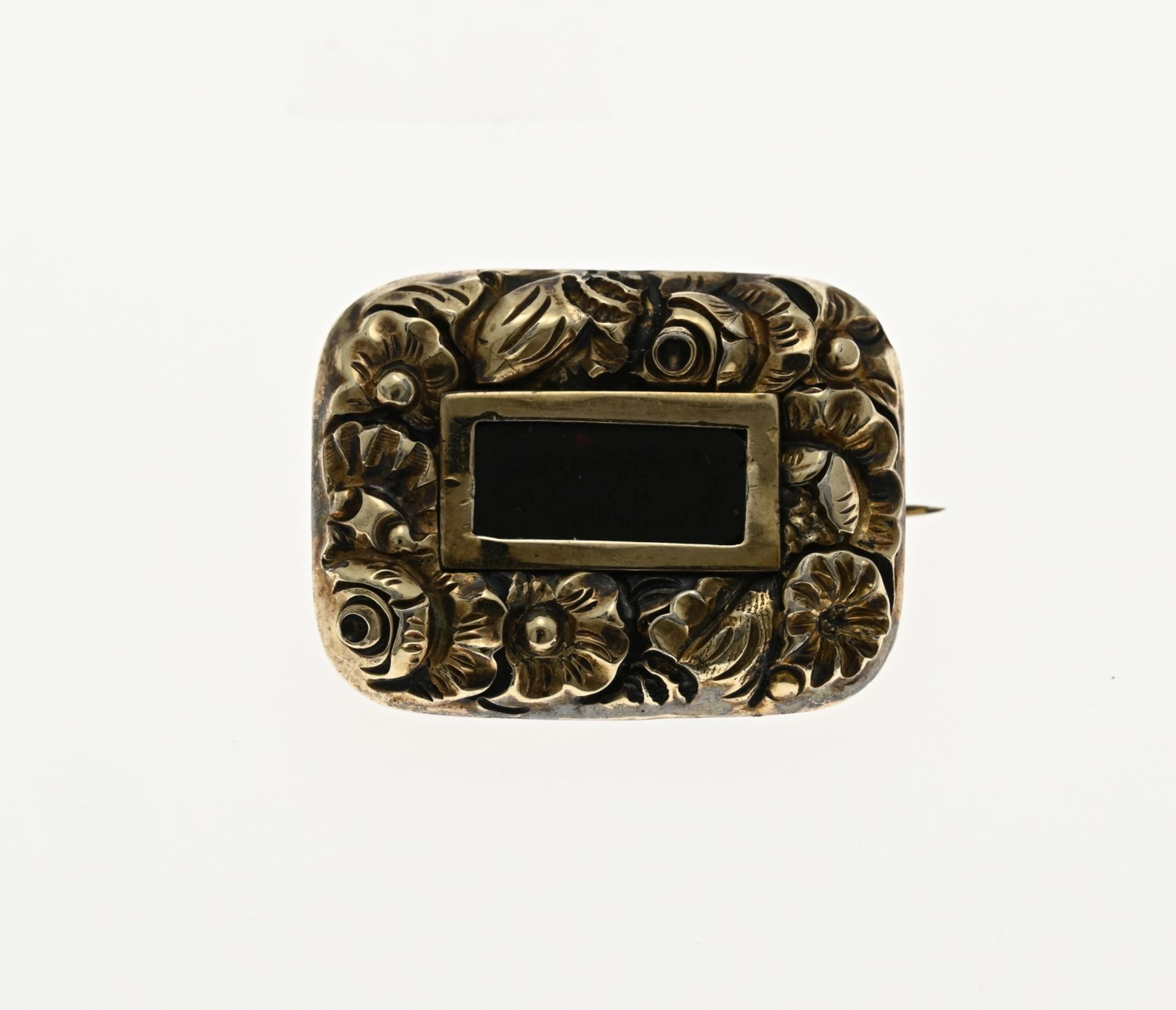 Silver plated brooch with onyx