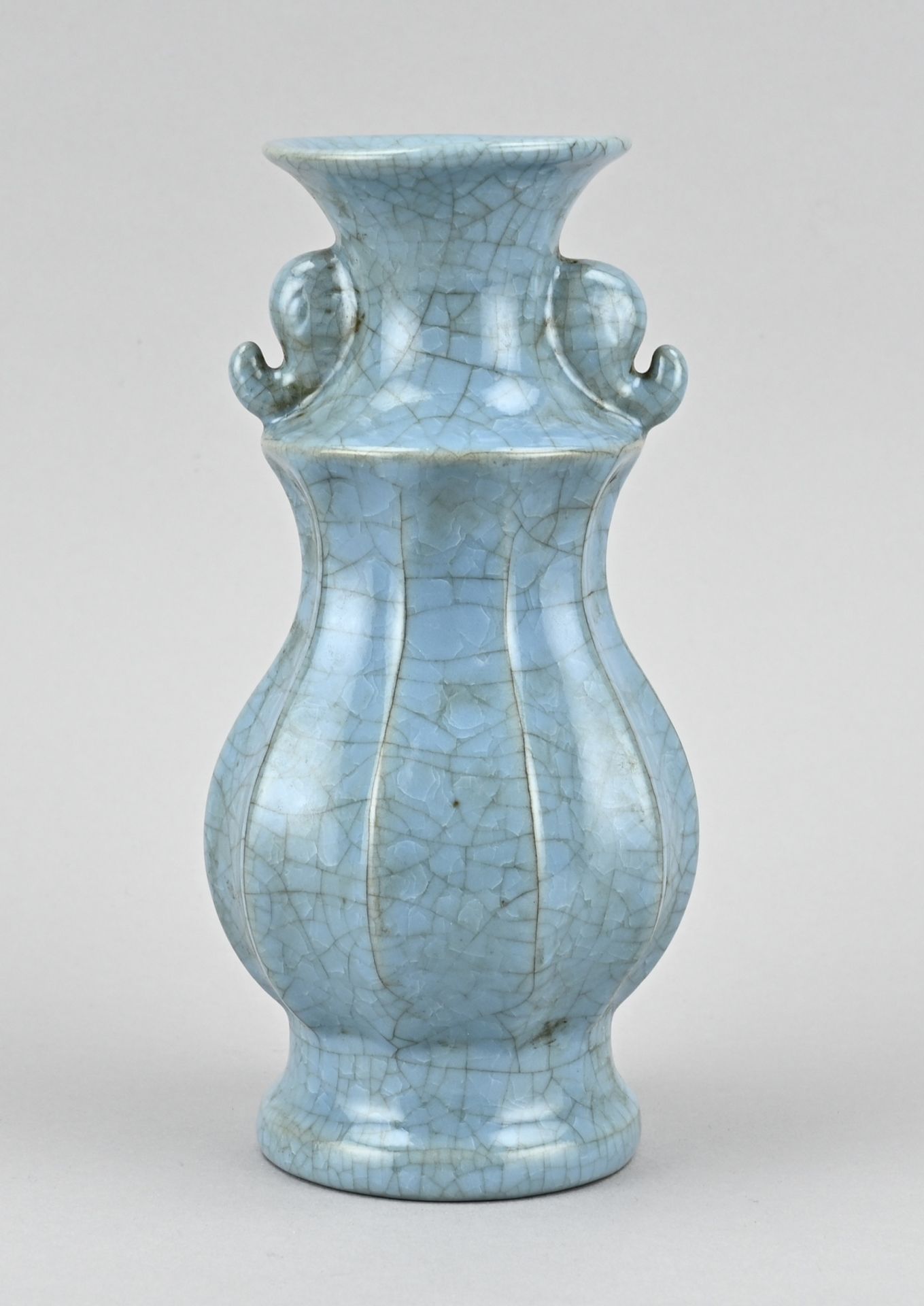 Chinese vase, H 21.8 cm.