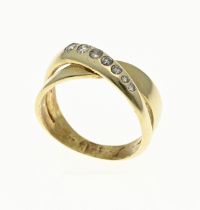 Gold crossover ring with diamond