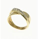 Gold crossover ring with diamond