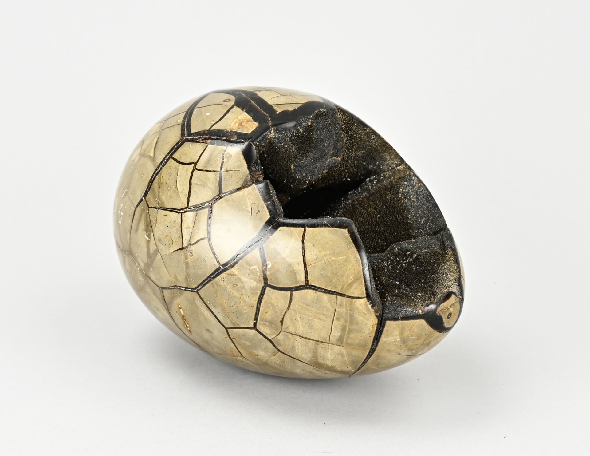 Dragon egg (Madagascar) - Image 2 of 2